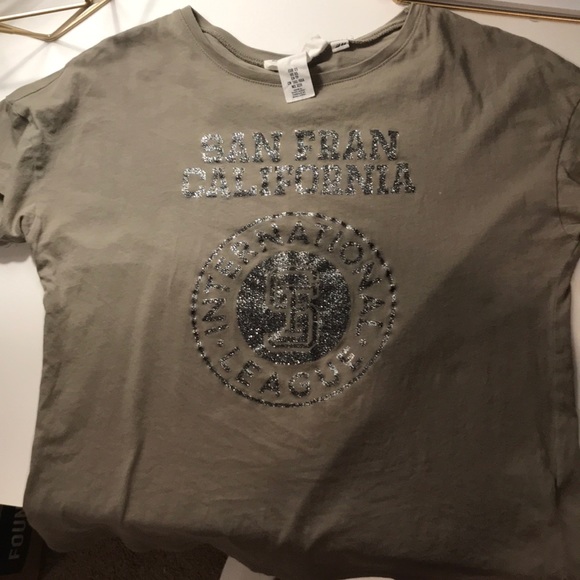 H&M Tops - H and M Graphic T-shirt